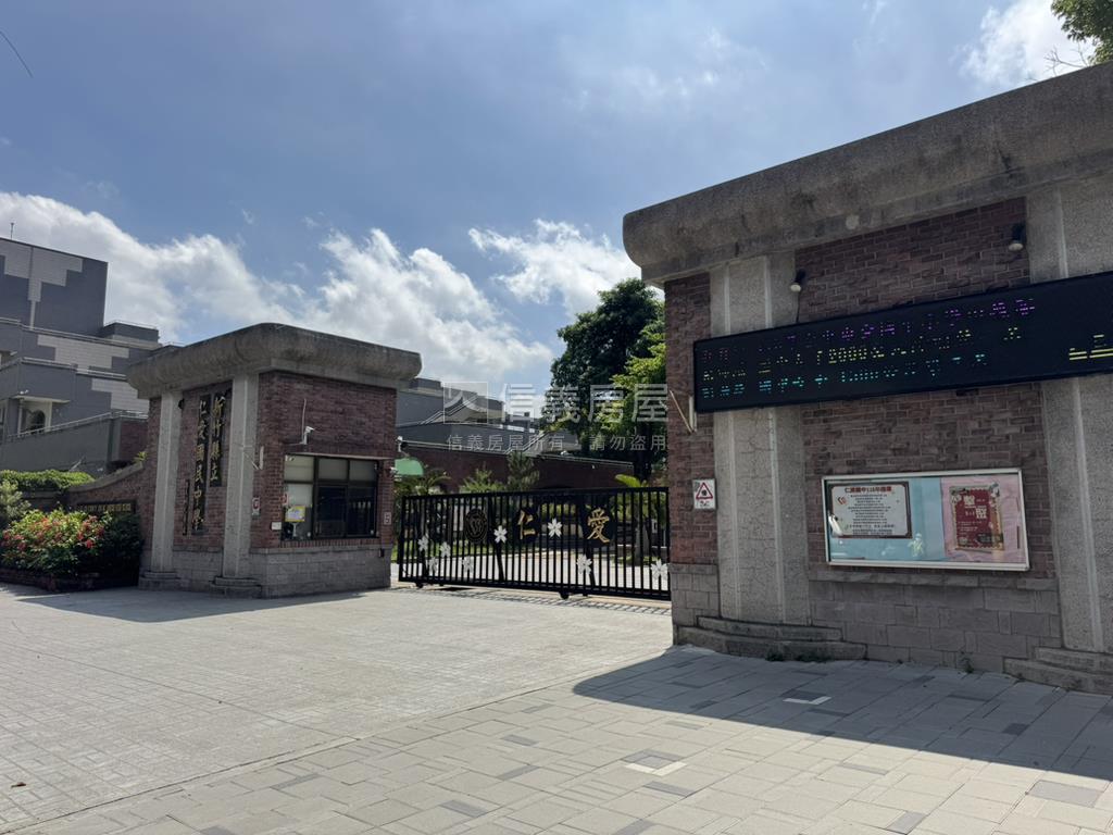 三民路臨路透店房屋室內格局與周邊環境