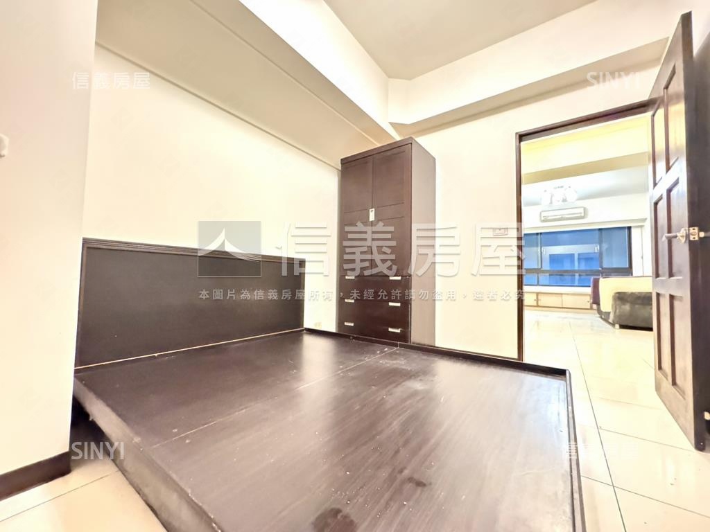 美麗歐洲高樓明亮兩房房屋室內格局與周邊環境