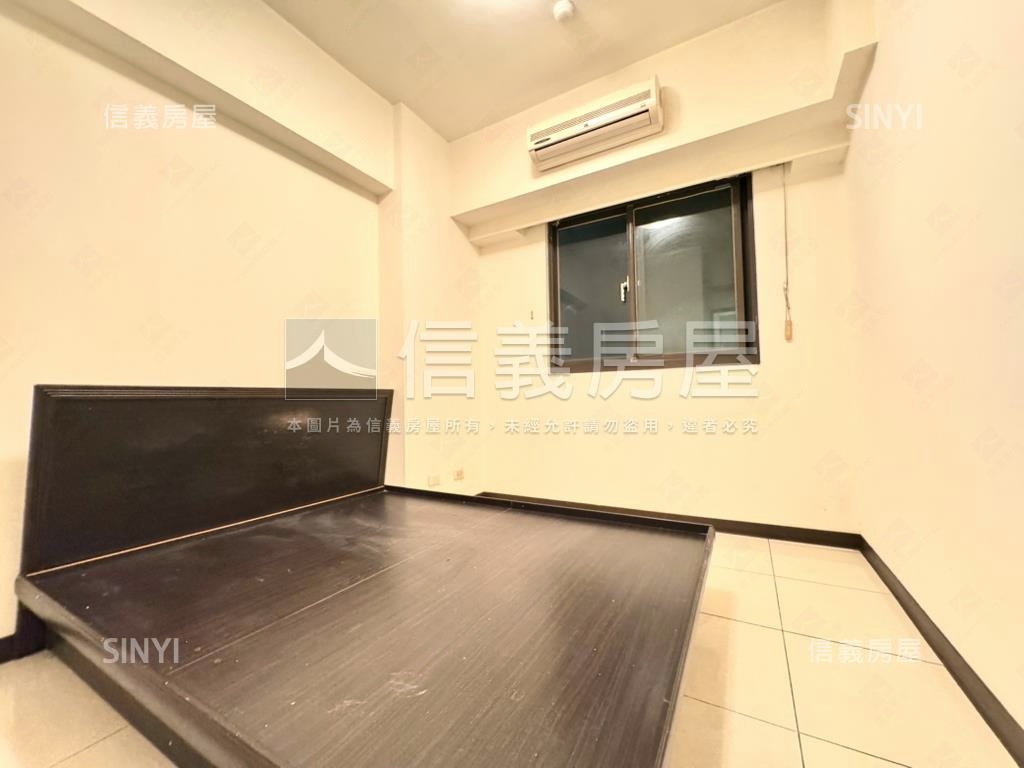 美麗歐洲高樓明亮兩房房屋室內格局與周邊環境