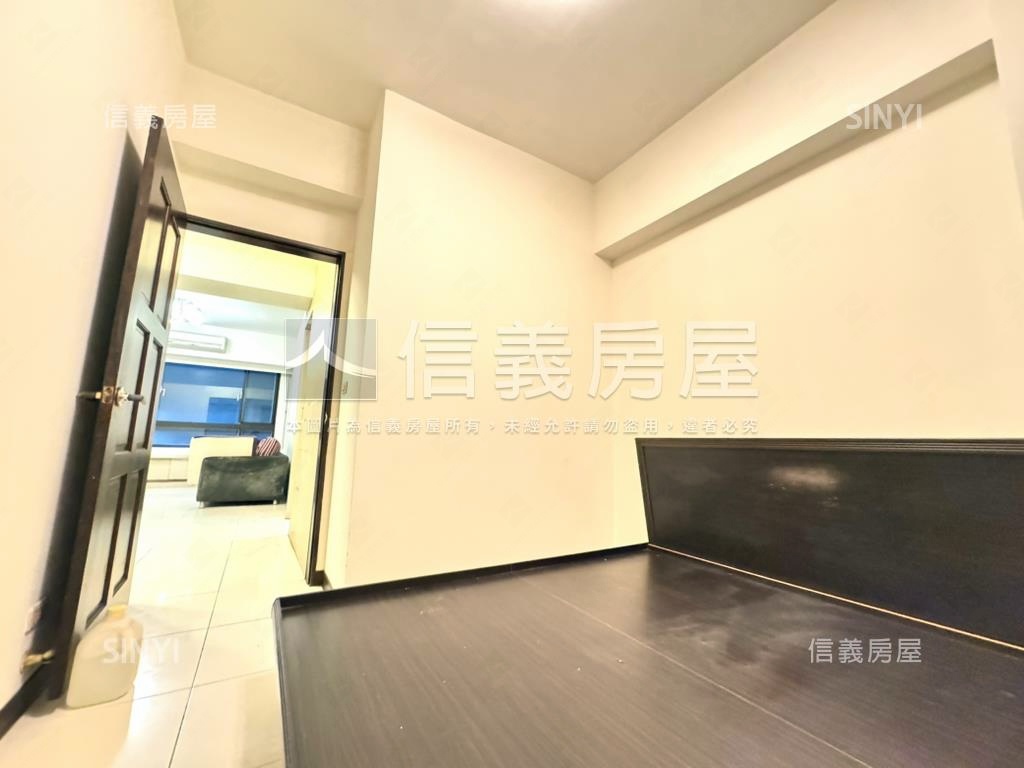 美麗歐洲高樓明亮兩房房屋室內格局與周邊環境