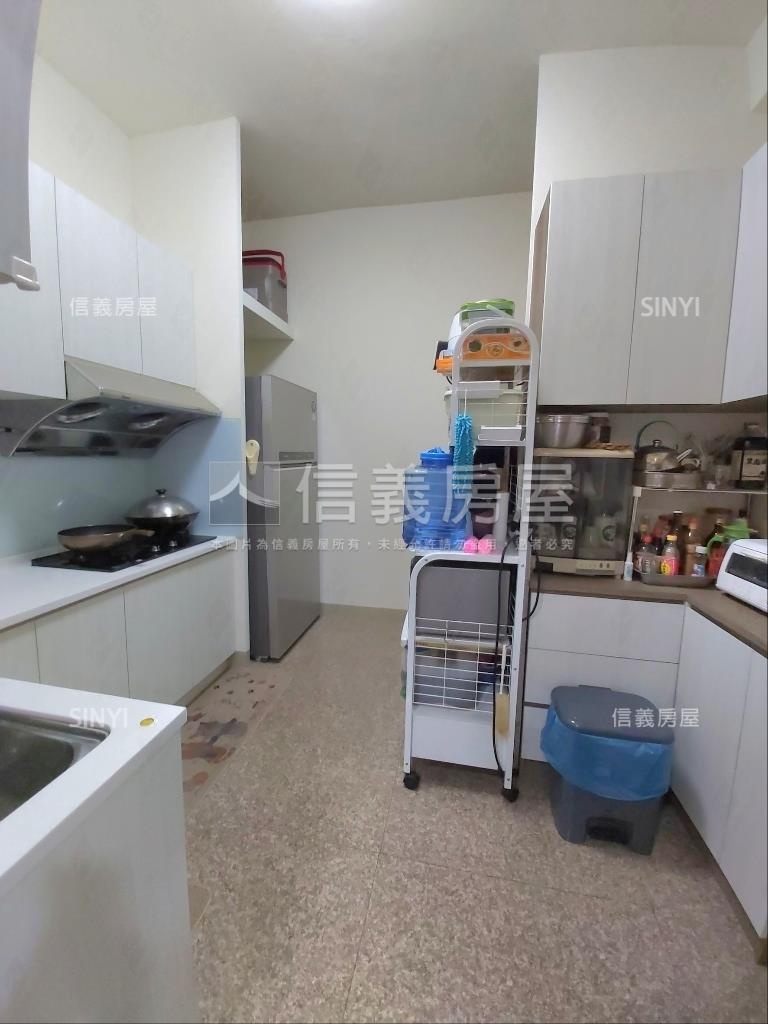 瑞隆輕軌小邊間黃金透店房屋室內格局與周邊環境