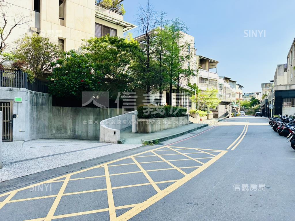近中興德芳商圈三房附車位房屋室內格局與周邊環境