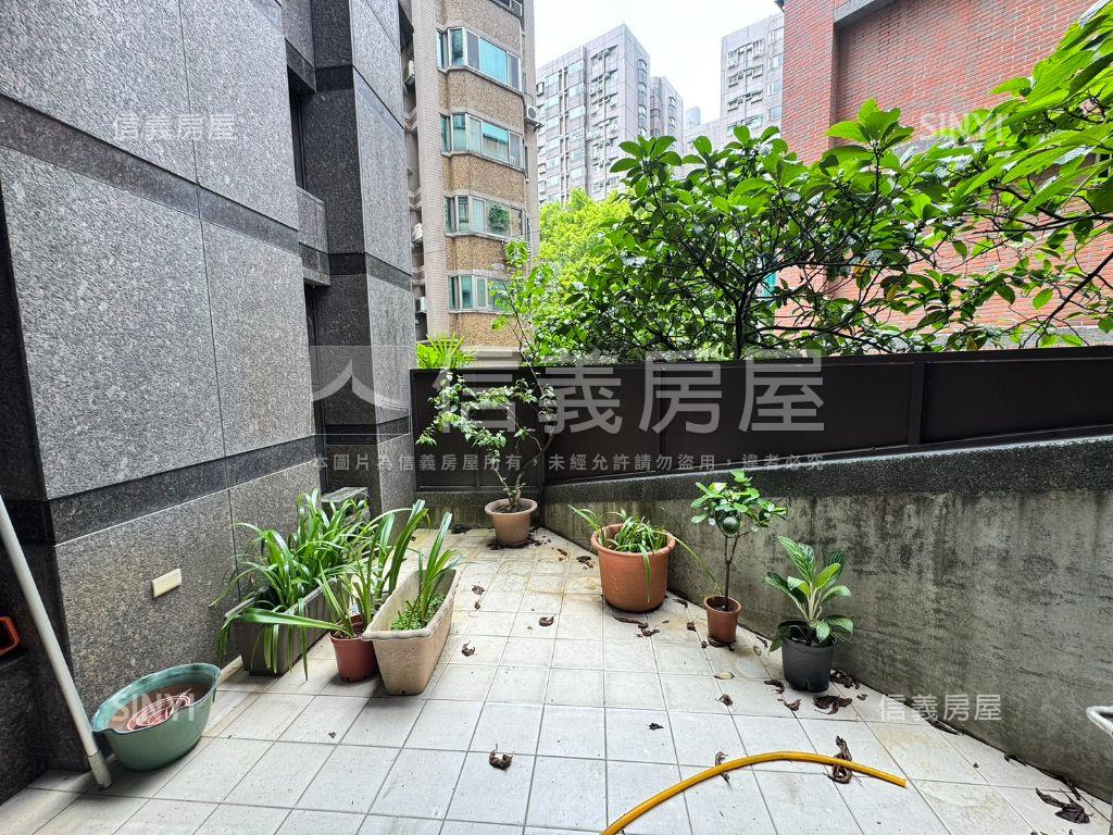 專任⭐近輕軌學校樂活店面房屋室內格局與周邊環境
