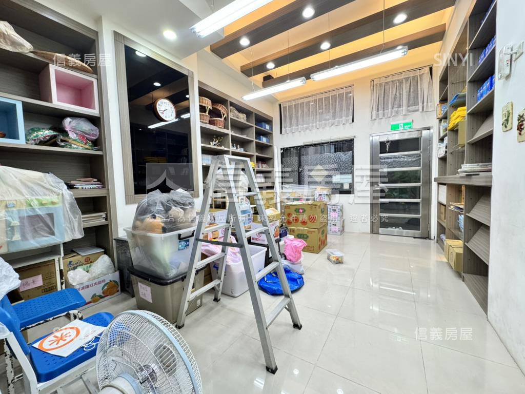 專任⭐近輕軌學校樂活店面房屋室內格局與周邊環境