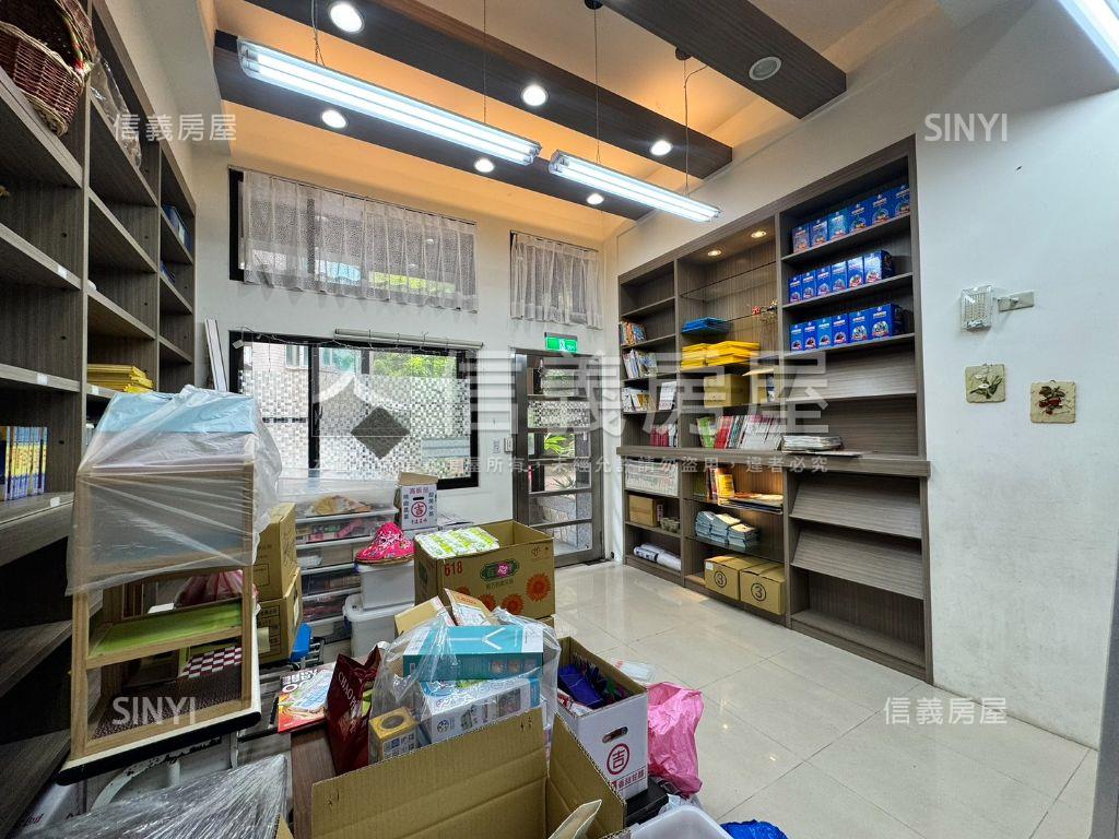 專任⭐近輕軌學校樂活店面房屋室內格局與周邊環境