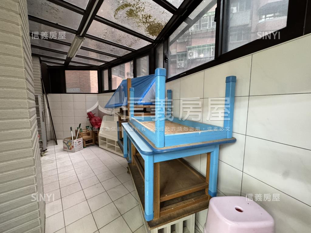 專任⭐近輕軌學校樂活店面房屋室內格局與周邊環境
