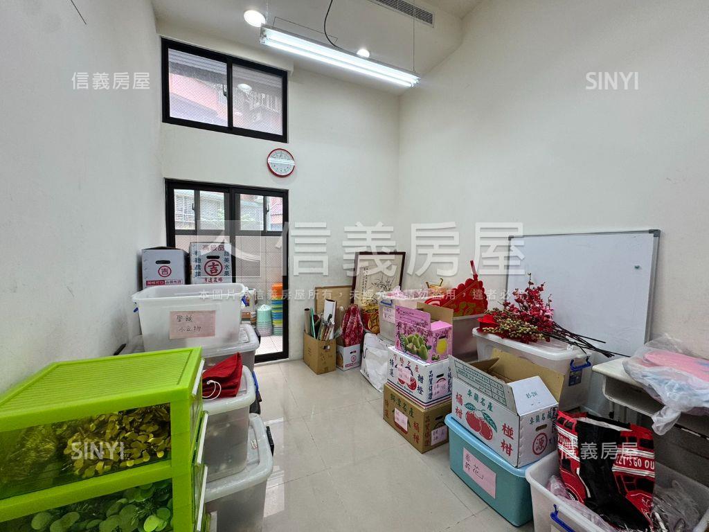 專任⭐近輕軌學校樂活店面房屋室內格局與周邊環境