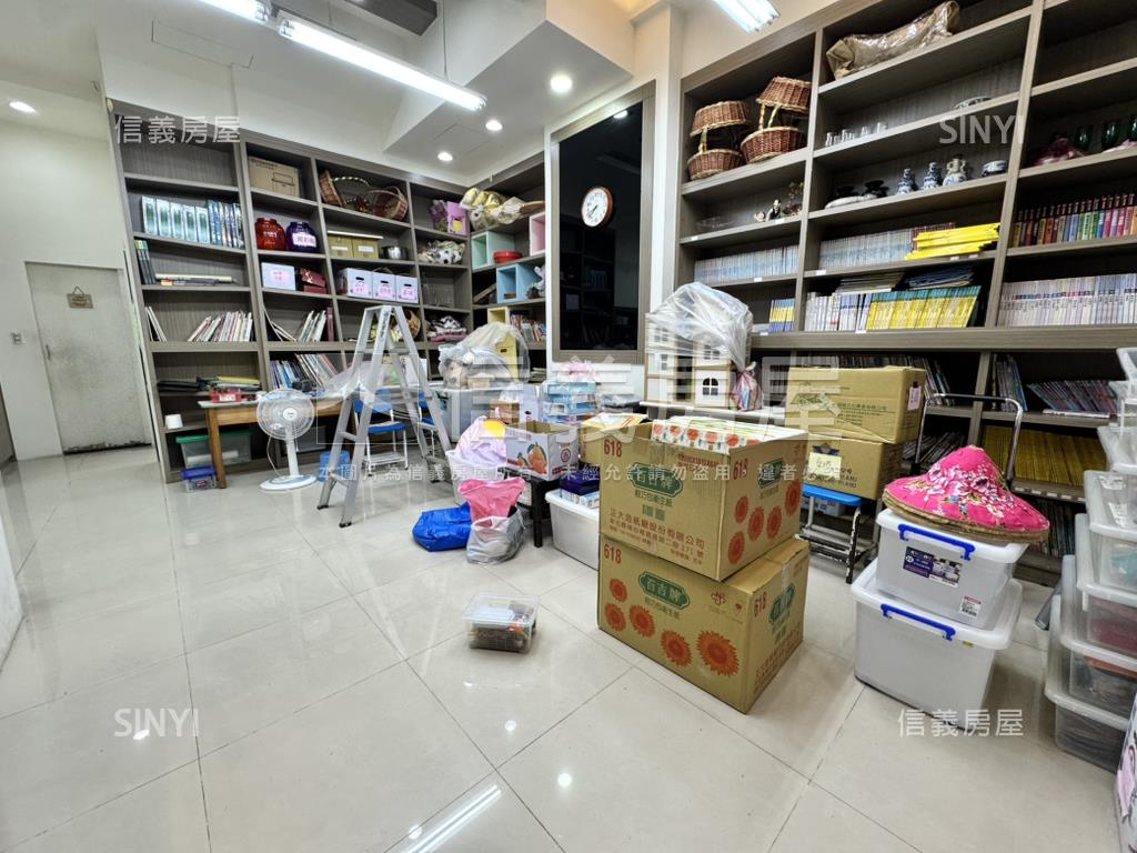 專任⭐近輕軌學校樂活店面房屋室內格局與周邊環境
