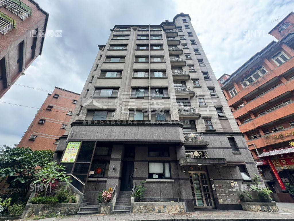 專任⭐近輕軌學校樂活店面房屋室內格局與周邊環境