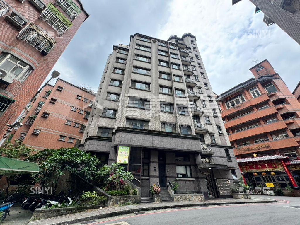 專任⭐近輕軌學校樂活店面房屋室內格局與周邊環境