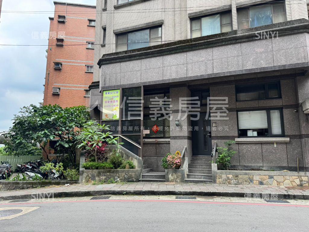 專任⭐近輕軌學校樂活店面房屋室內格局與周邊環境