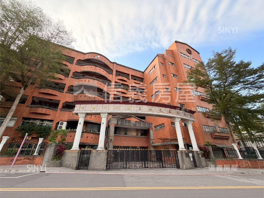 專任⭐近輕軌學校樂活店面房屋室內格局與周邊環境