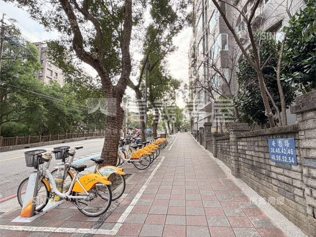 專任⭐近輕軌學校樂活店面房屋室內格局與周邊環境