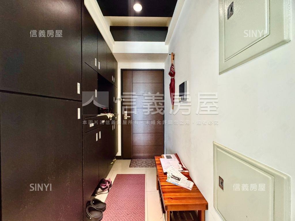 新帝標面國小次頂３房車位房屋室內格局與周邊環境