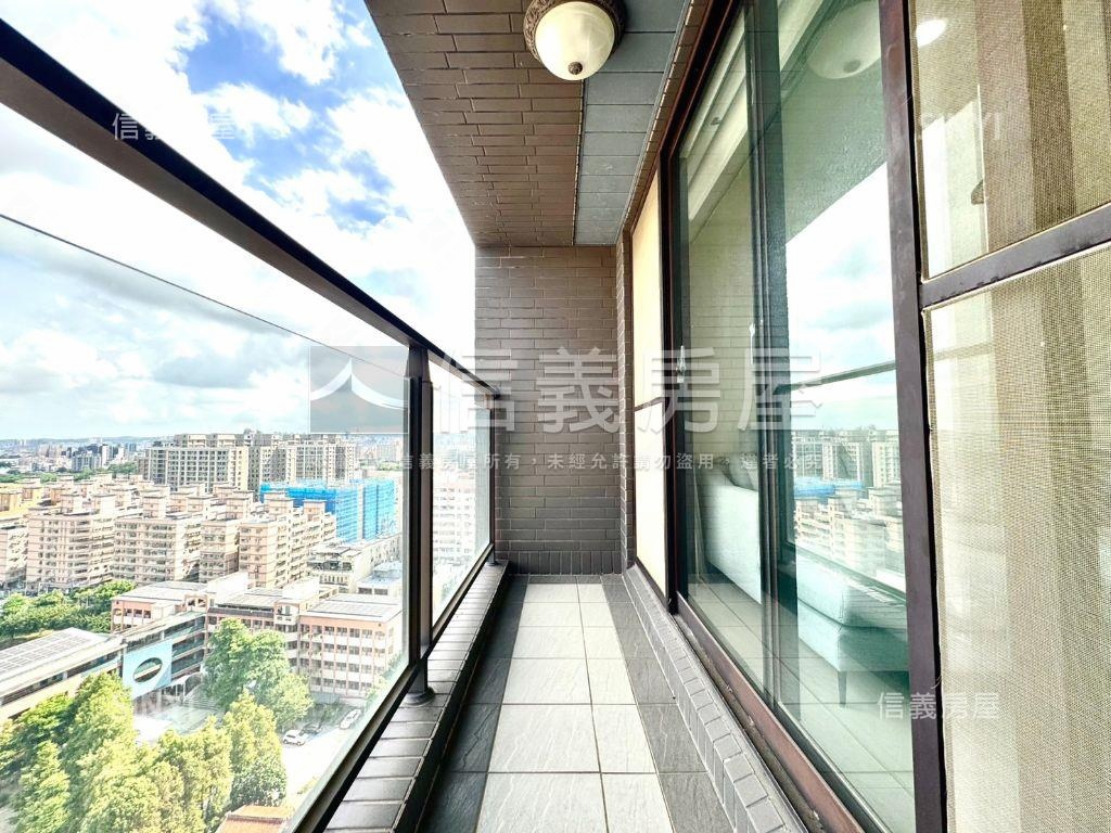 新帝標面國小次頂３房車位房屋室內格局與周邊環境