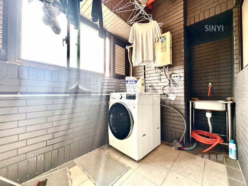 新帝標面國小次頂３房車位房屋室內格局與周邊環境