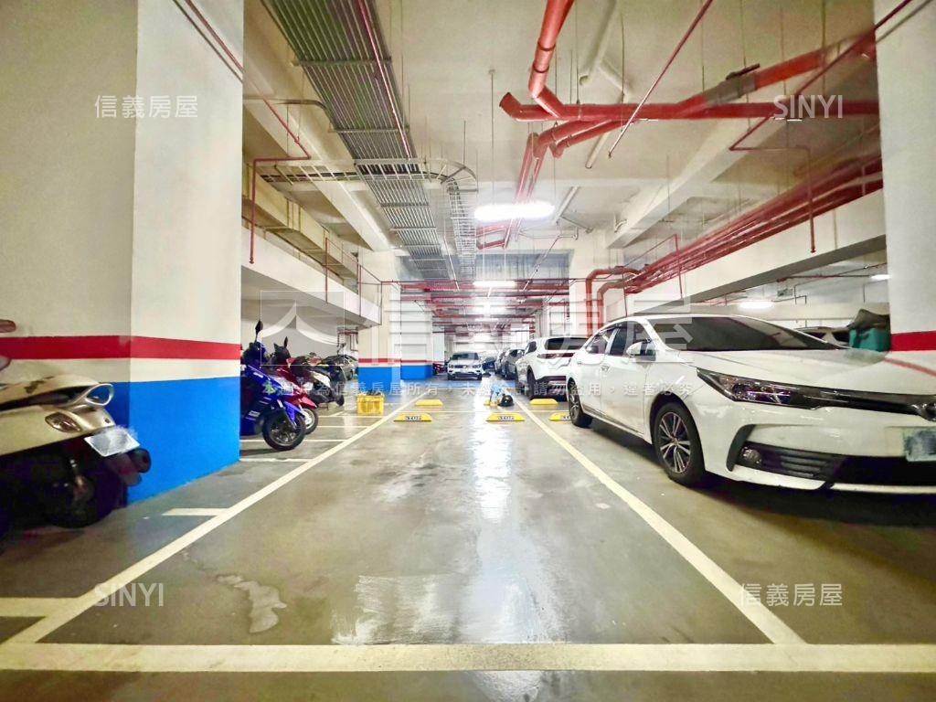新帝標面國小次頂３房車位房屋室內格局與周邊環境