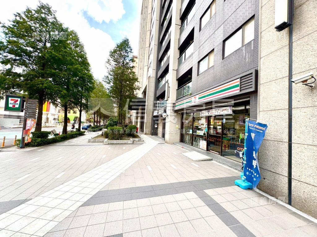 新帝標面國小次頂３房車位房屋室內格局與周邊環境