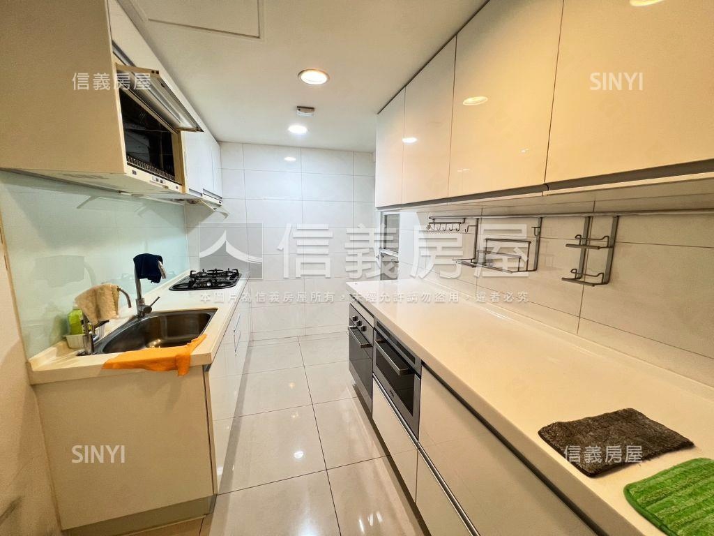 凡登精裝四房車位房屋室內格局與周邊環境
