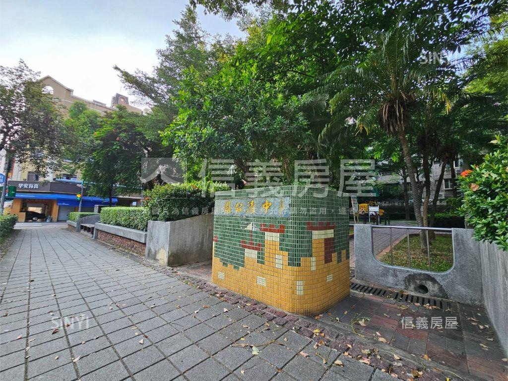 華美河畔樹梢美三房車位房屋室內格局與周邊環境