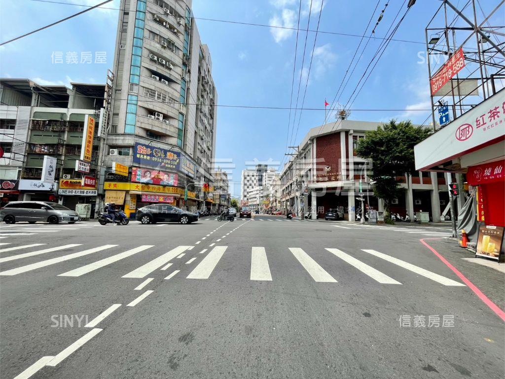 正黎明路透天店面可看房屋室內格局與周邊環境