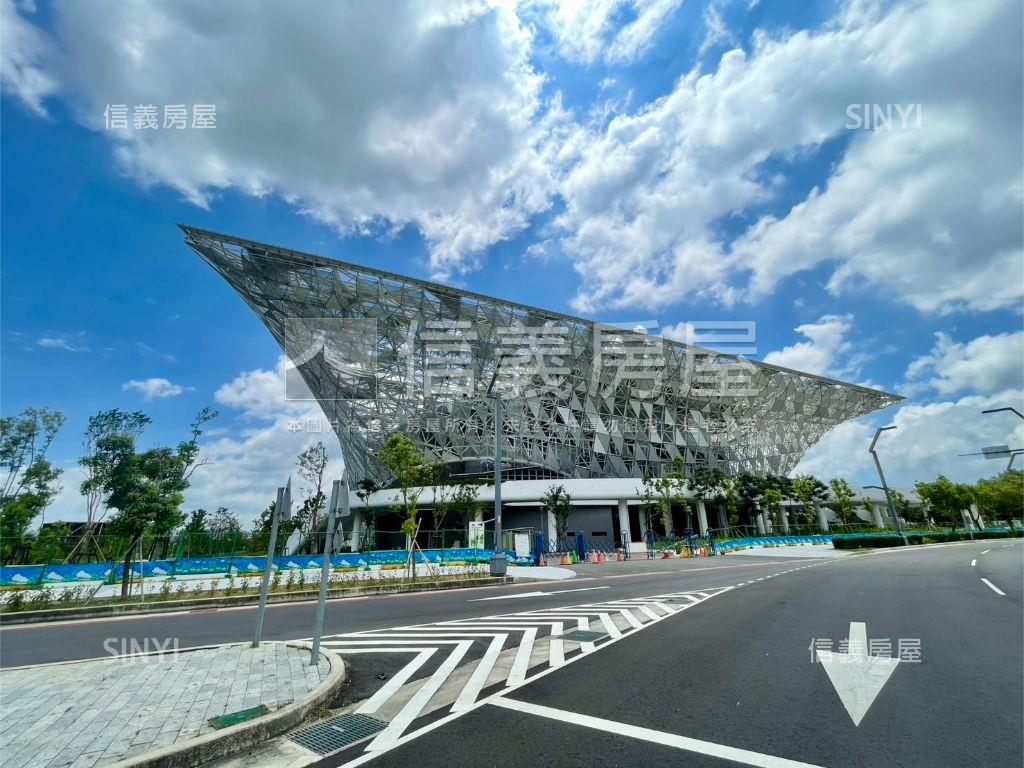正黎明路透天店面可看房屋室內格局與周邊環境