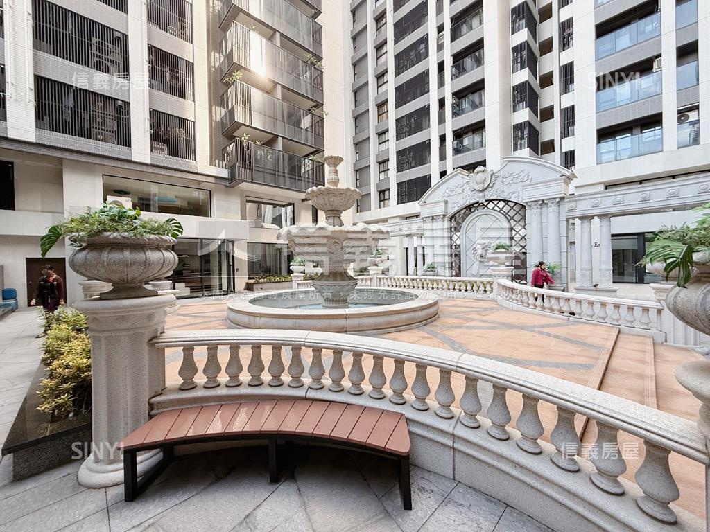 輕屋齡高醫商圈３房車位房屋室內格局與周邊環境