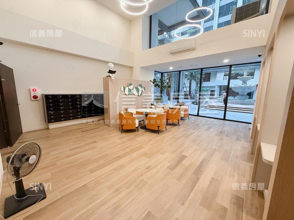 輕屋齡高醫商圈３房車位房屋室內格局與周邊環境