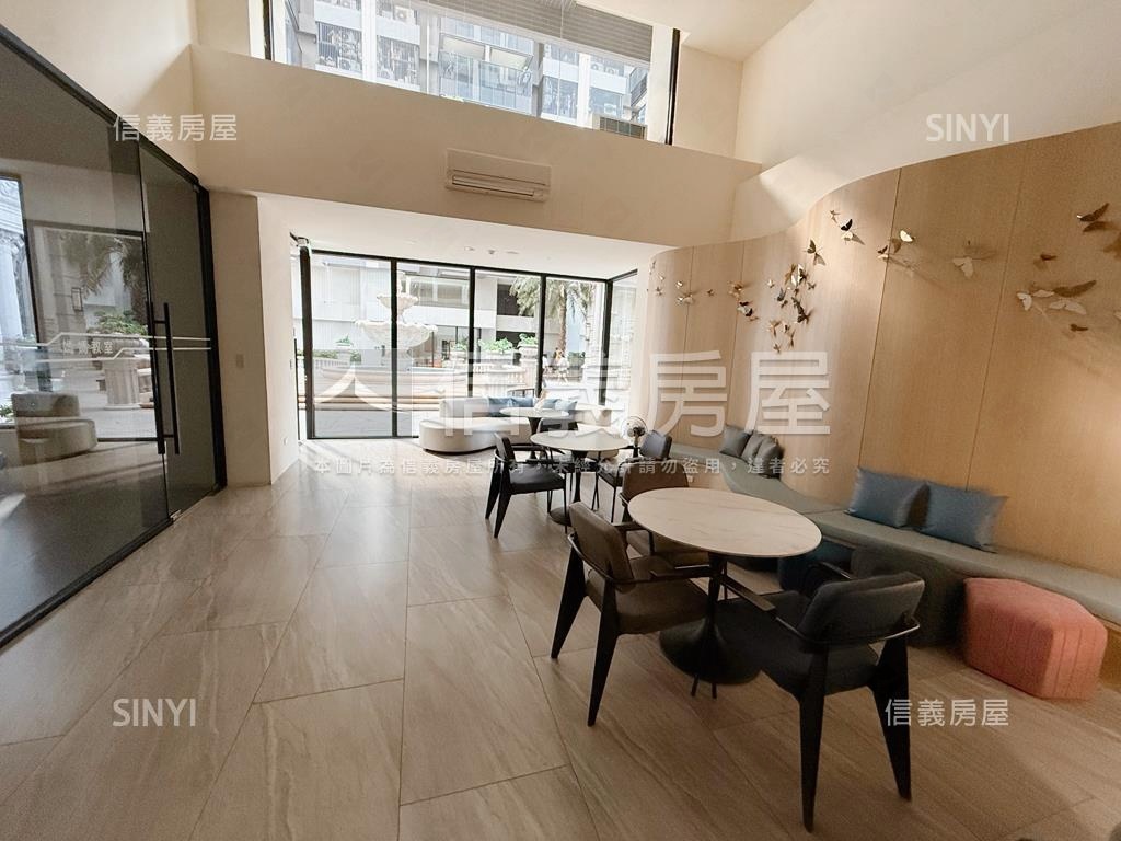 輕屋齡高醫商圈３房車位房屋室內格局與周邊環境