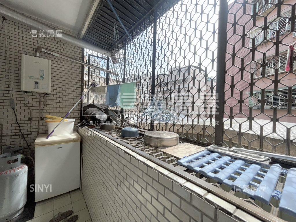 近車站黃金三樓大空間美寓房屋室內格局與周邊環境