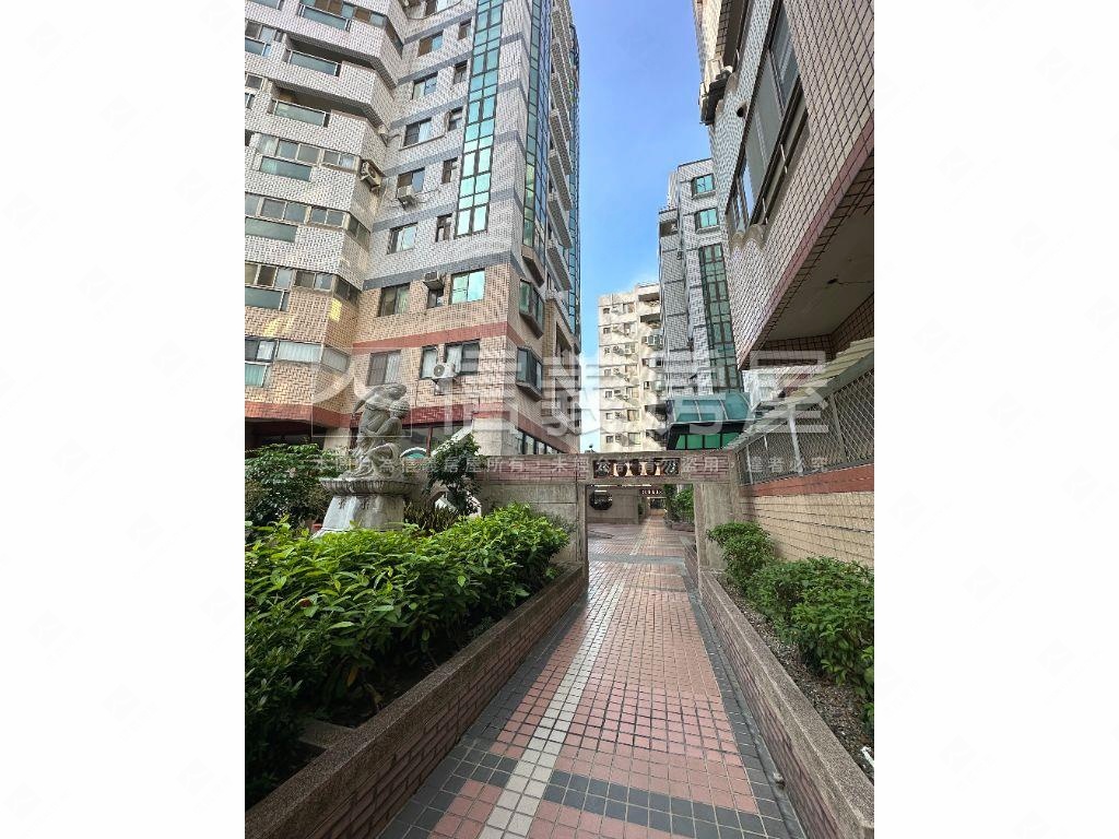 近東區三井秀泰四房平車房屋室內格局與周邊環境