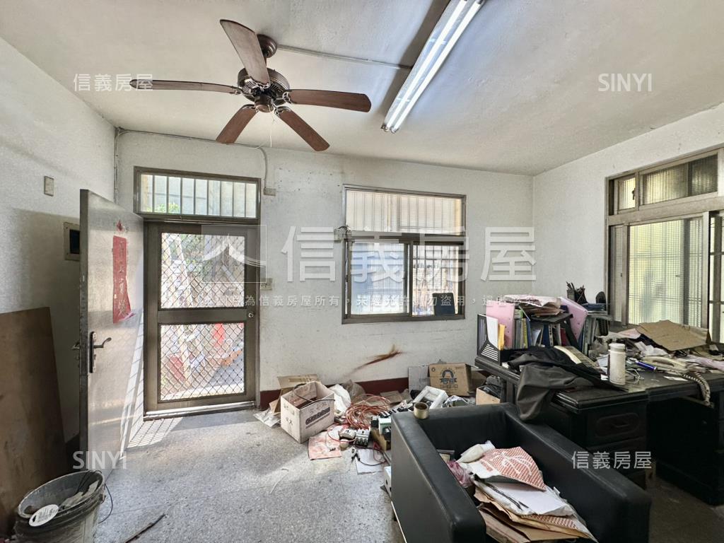 北區三面臨路稀有角間透天房屋室內格局與周邊環境