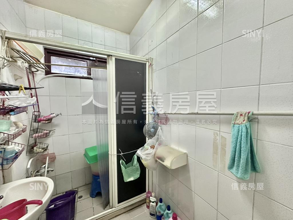 北區三面臨路稀有角間透天房屋室內格局與周邊環境