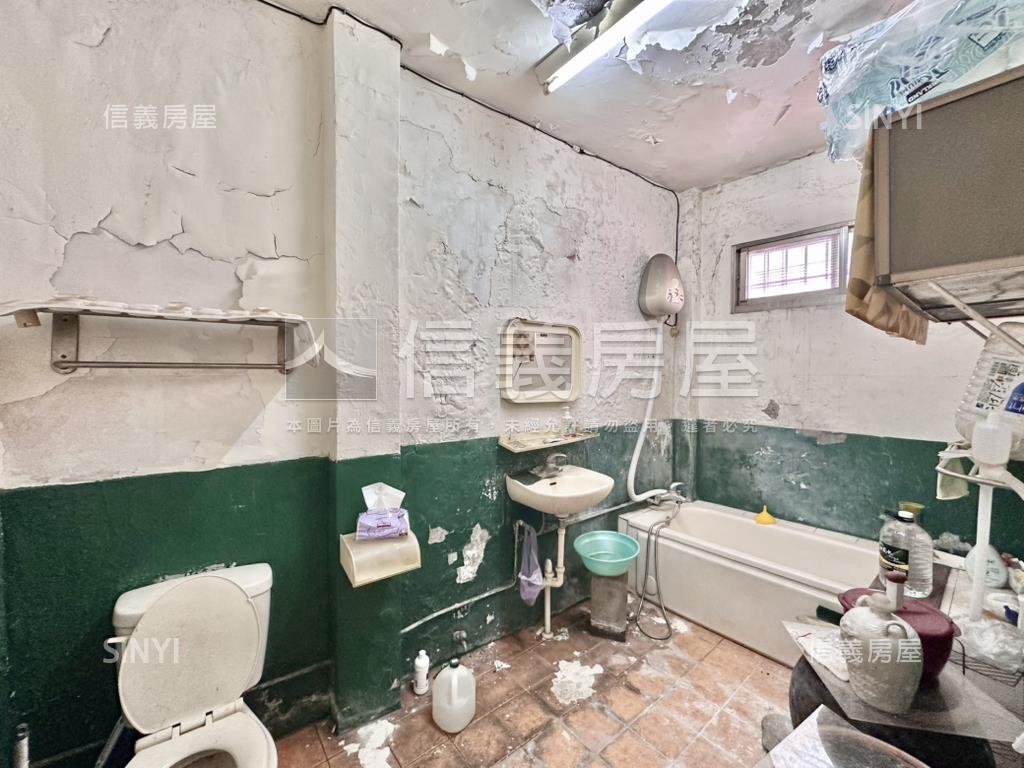 北區三面臨路稀有角間透天房屋室內格局與周邊環境