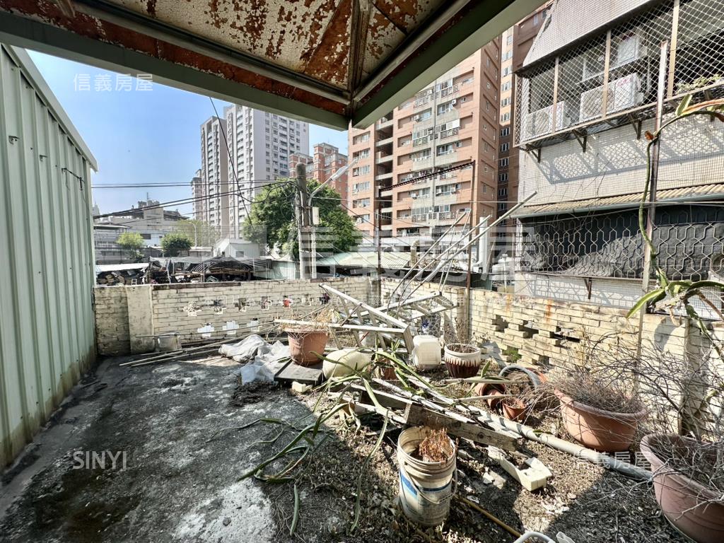 北區三面臨路稀有角間透天房屋室內格局與周邊環境