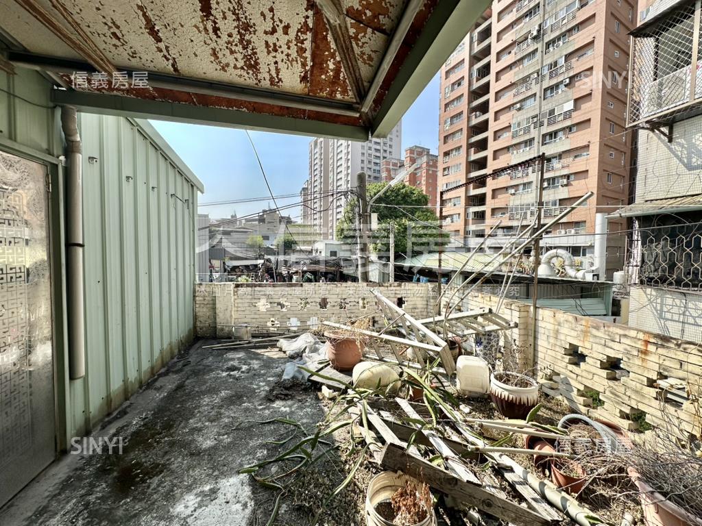 北區三面臨路稀有角間透天房屋室內格局與周邊環境