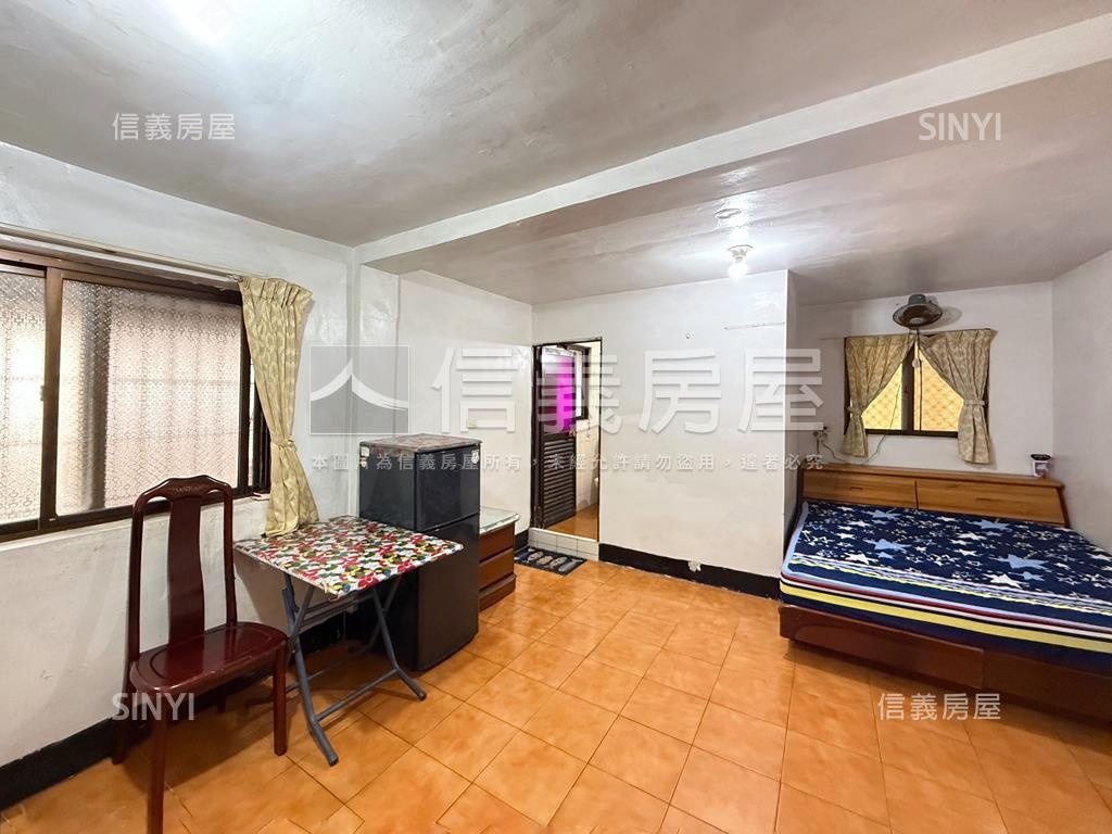 鳳山活巷邊間透天房屋室內格局與周邊環境