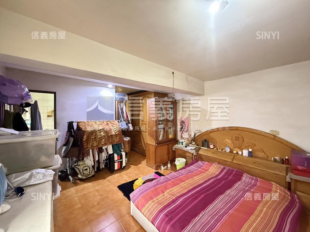 鳳山活巷邊間透天房屋室內格局與周邊環境