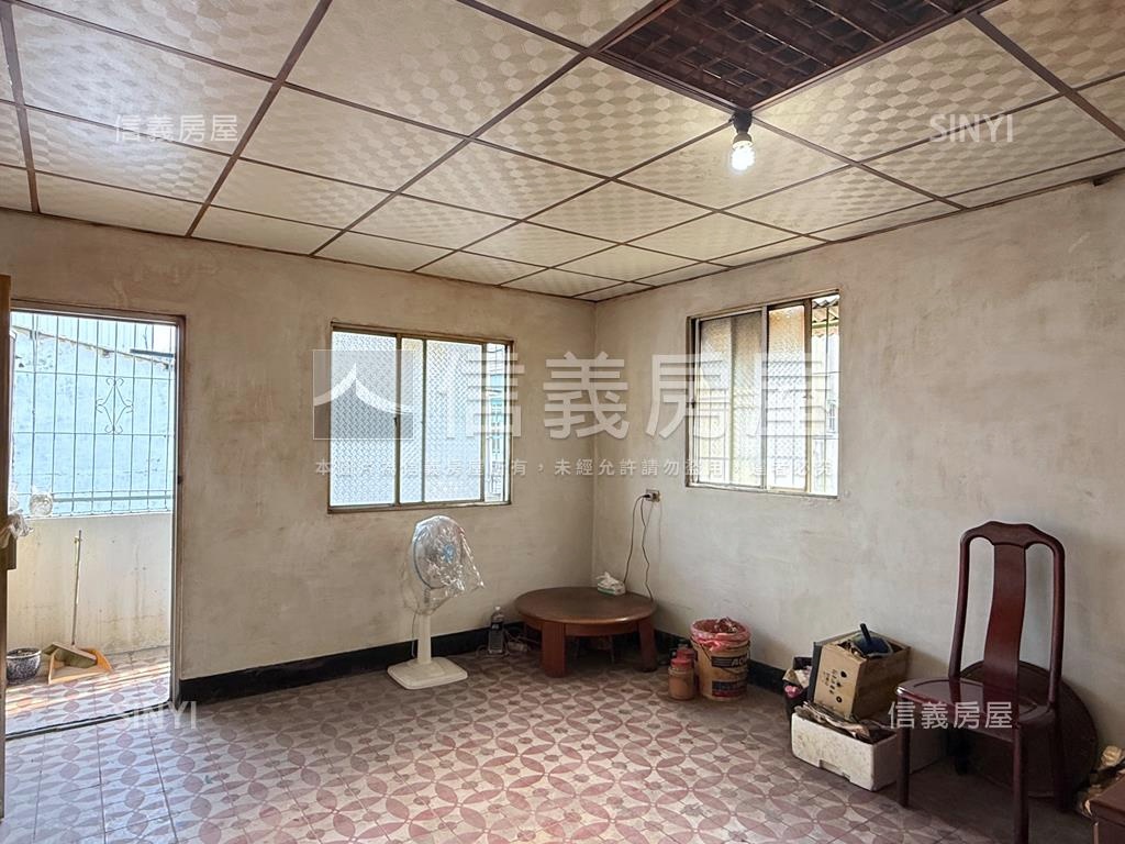 鳳山活巷邊間透天房屋室內格局與周邊環境