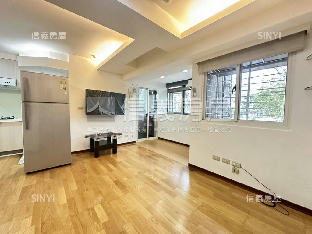 萬美社區一卡皮箱入住房屋室內格局與周邊環境