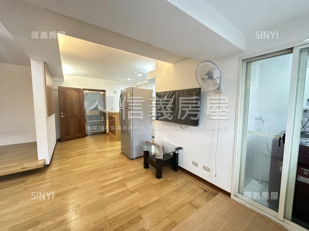 萬美社區一卡皮箱入住房屋室內格局與周邊環境