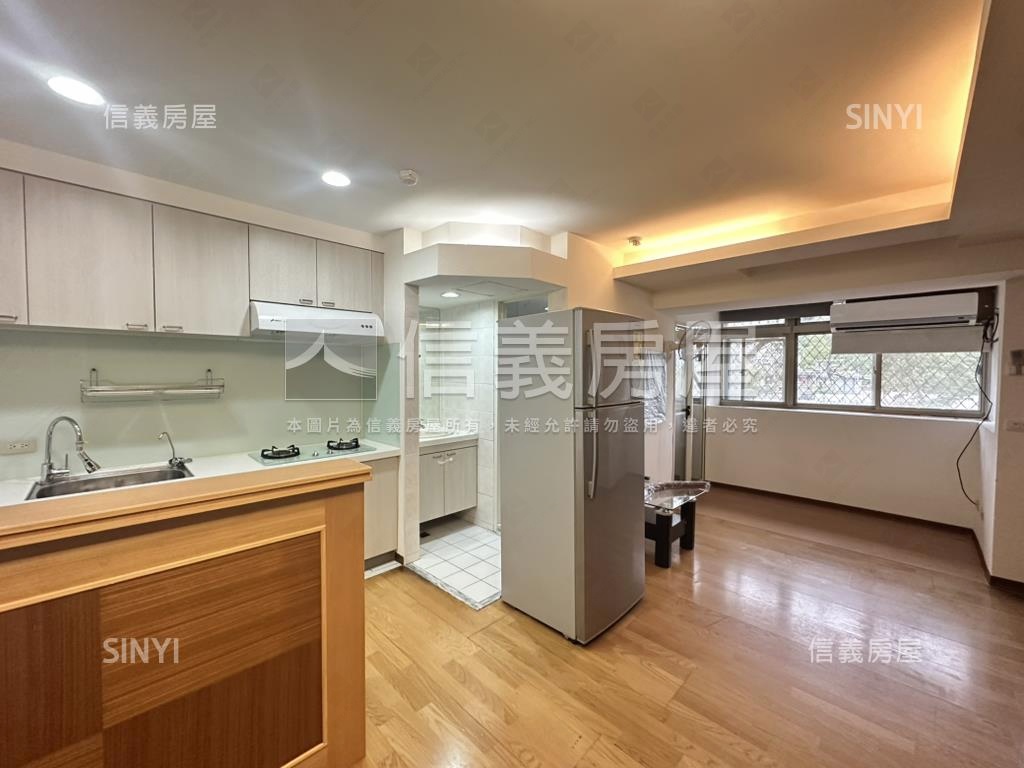 萬美社區一卡皮箱入住房屋室內格局與周邊環境