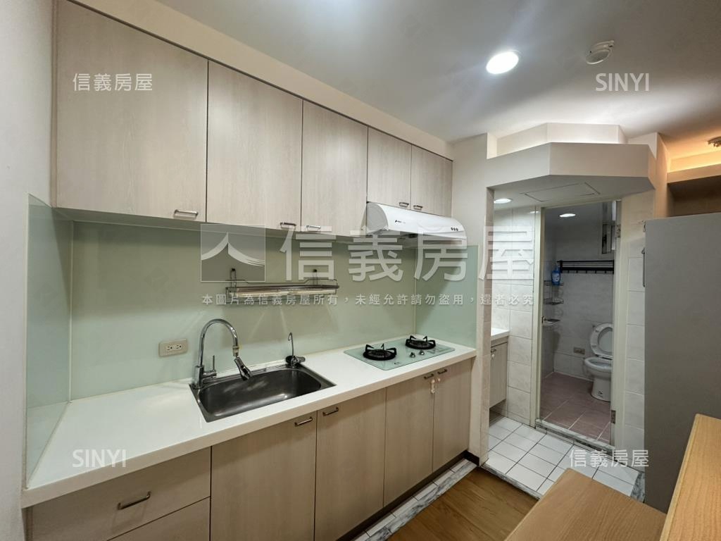 萬美社區一卡皮箱入住房屋室內格局與周邊環境