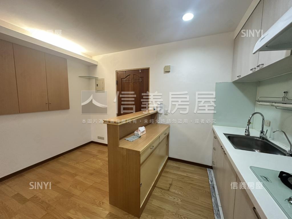 萬美社區一卡皮箱入住房屋室內格局與周邊環境