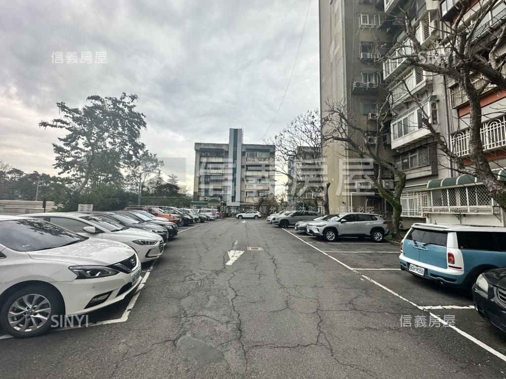 萬美社區一卡皮箱入住房屋室內格局與周邊環境