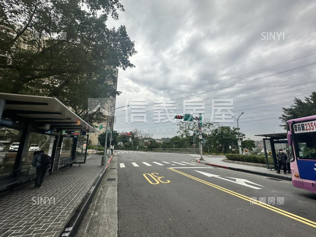 萬美社區一卡皮箱入住房屋室內格局與周邊環境