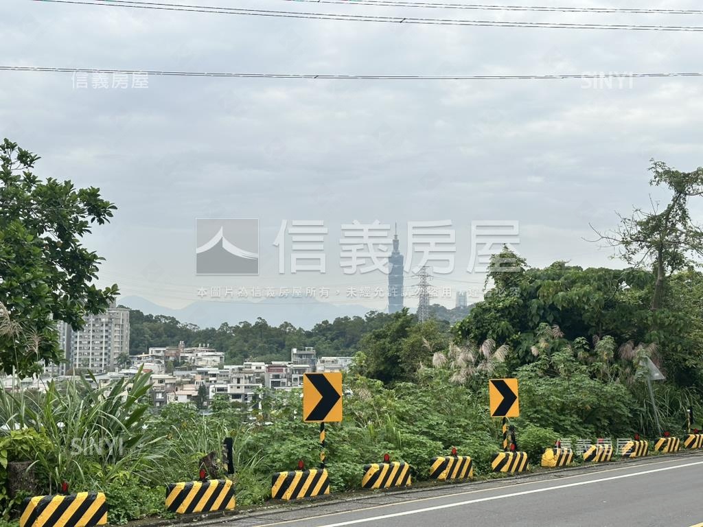 萬美社區一卡皮箱入住房屋室內格局與周邊環境