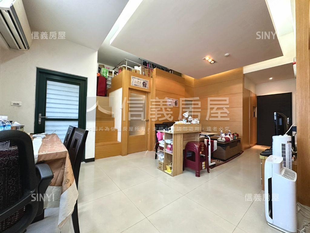 國揚天情挑高裝潢２＋２房屋室內格局與周邊環境
