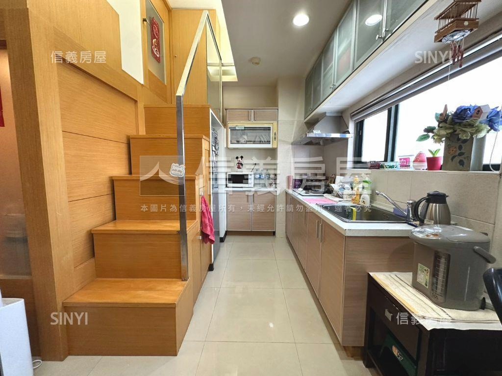 國揚天情挑高裝潢２＋２房屋室內格局與周邊環境