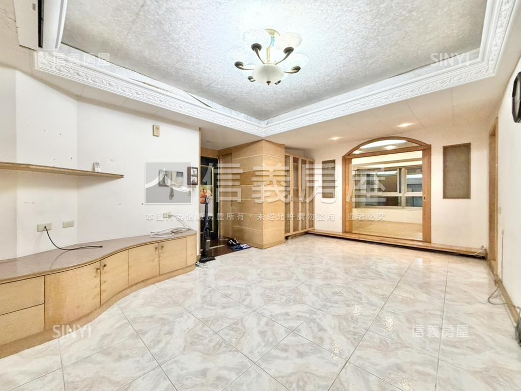 明星海山學區三房坡平車位房屋室內格局與周邊環境